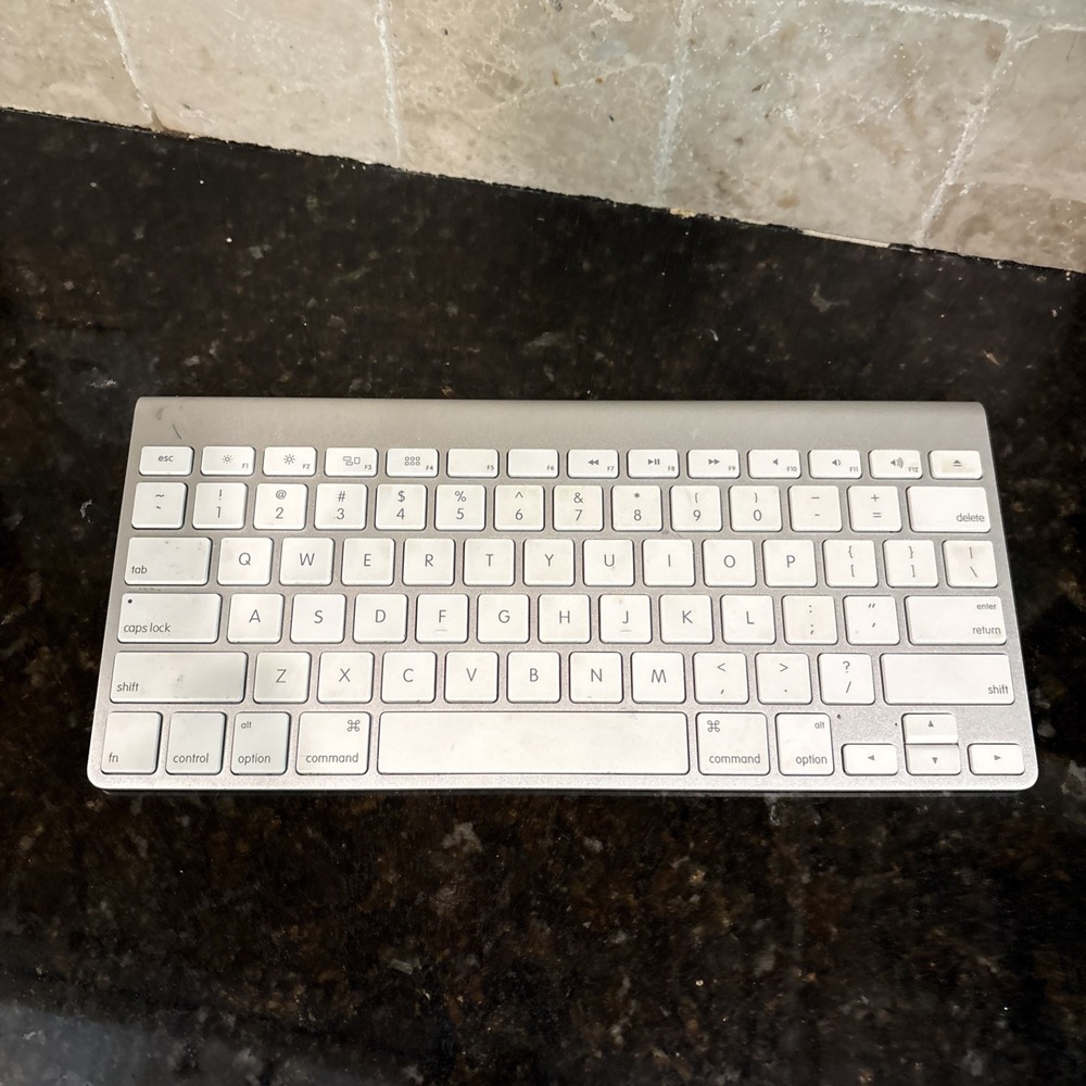 GENUINE Apple Wireless Bluetooth Keyboard A1314 Mac T40
